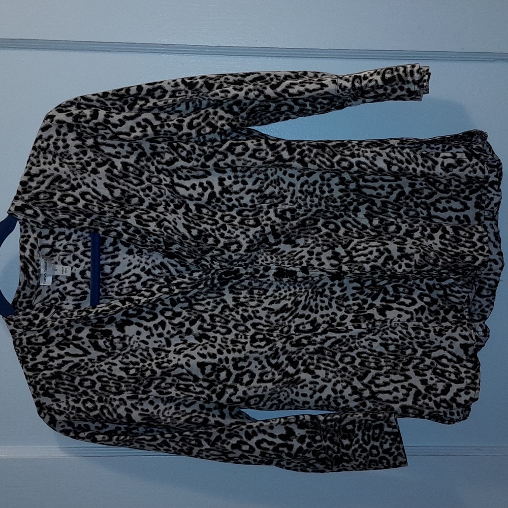 Harve' Benard animal print button down shirt. Size small.